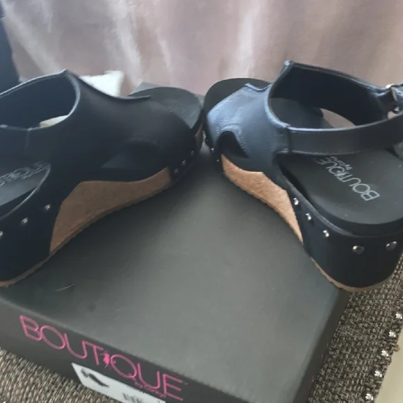 Corkys Black Wedge Sandals with Tan Sole - Picture 5 of 8